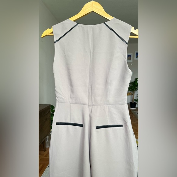 V neck sleeveless jumpsuit - Picture 8 of 10